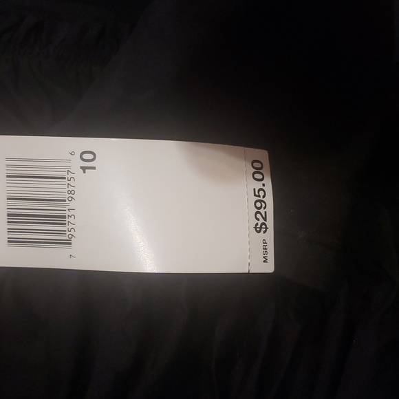 Dress - Picture 3 of 4